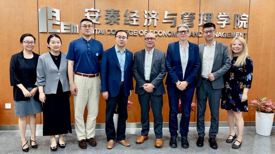 英国华威大学商学院院长Andy Lockett访问安泰经管学院，共商深度合作