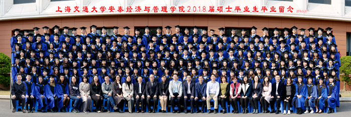 beat365英国官方网站beat365英国官方网站2018届硕士毕业生毕业留念