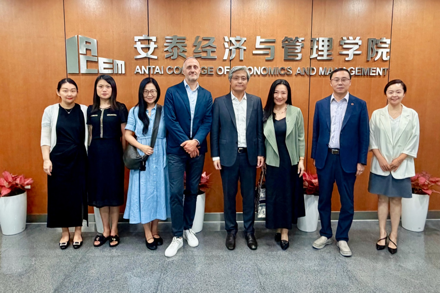 University of Manchester Delegation Visited Antai College