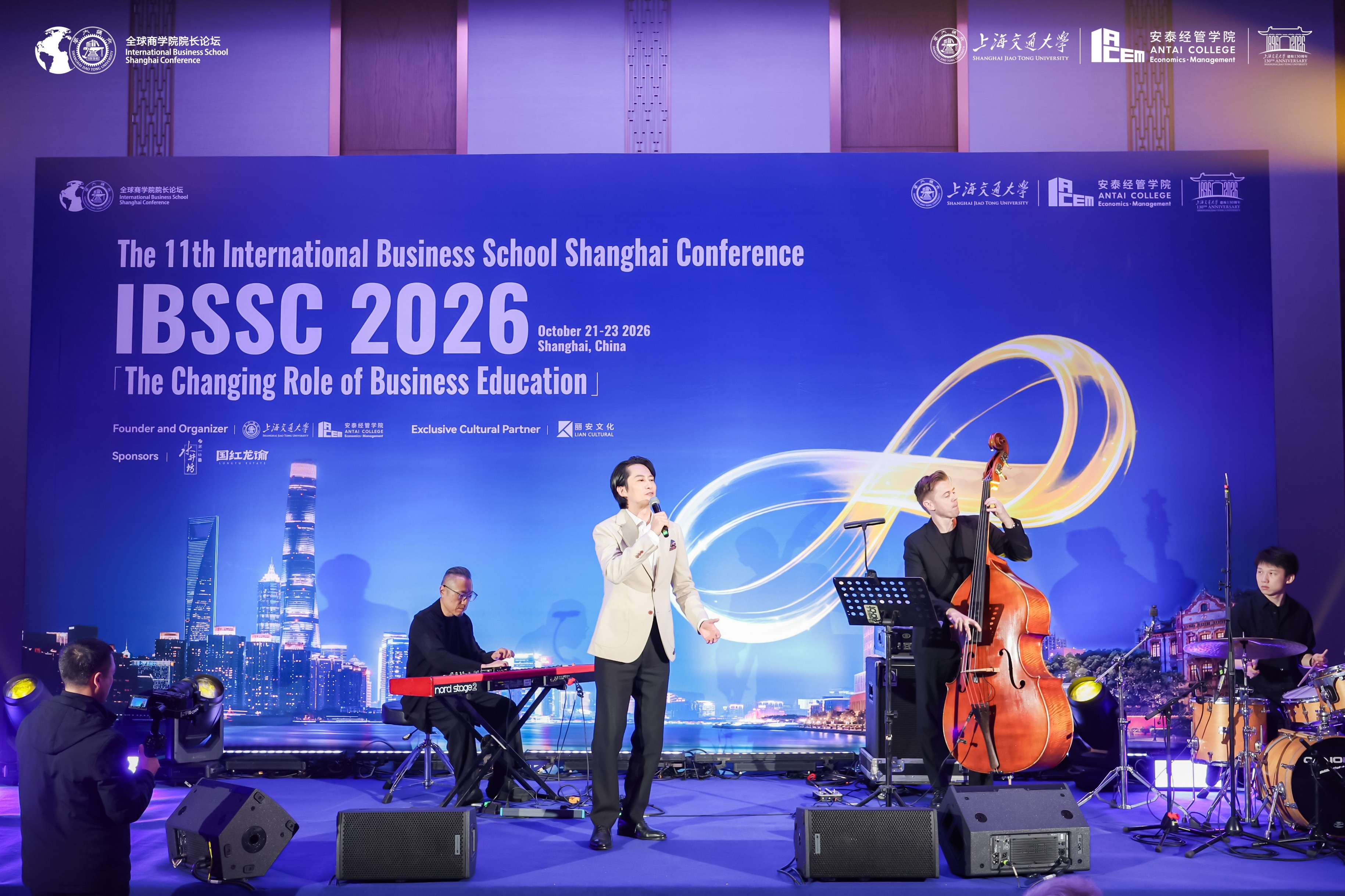 1792977925129023790.jpg 演出2.jpg
